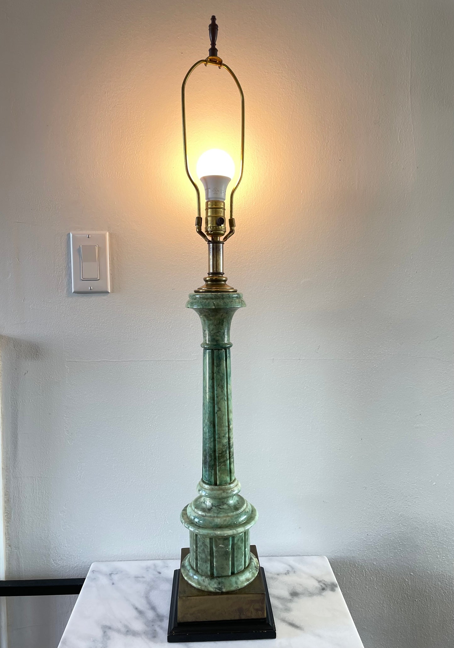 1940s Italian Neoclassic Green Alabaster and Brass Column Table Lamp