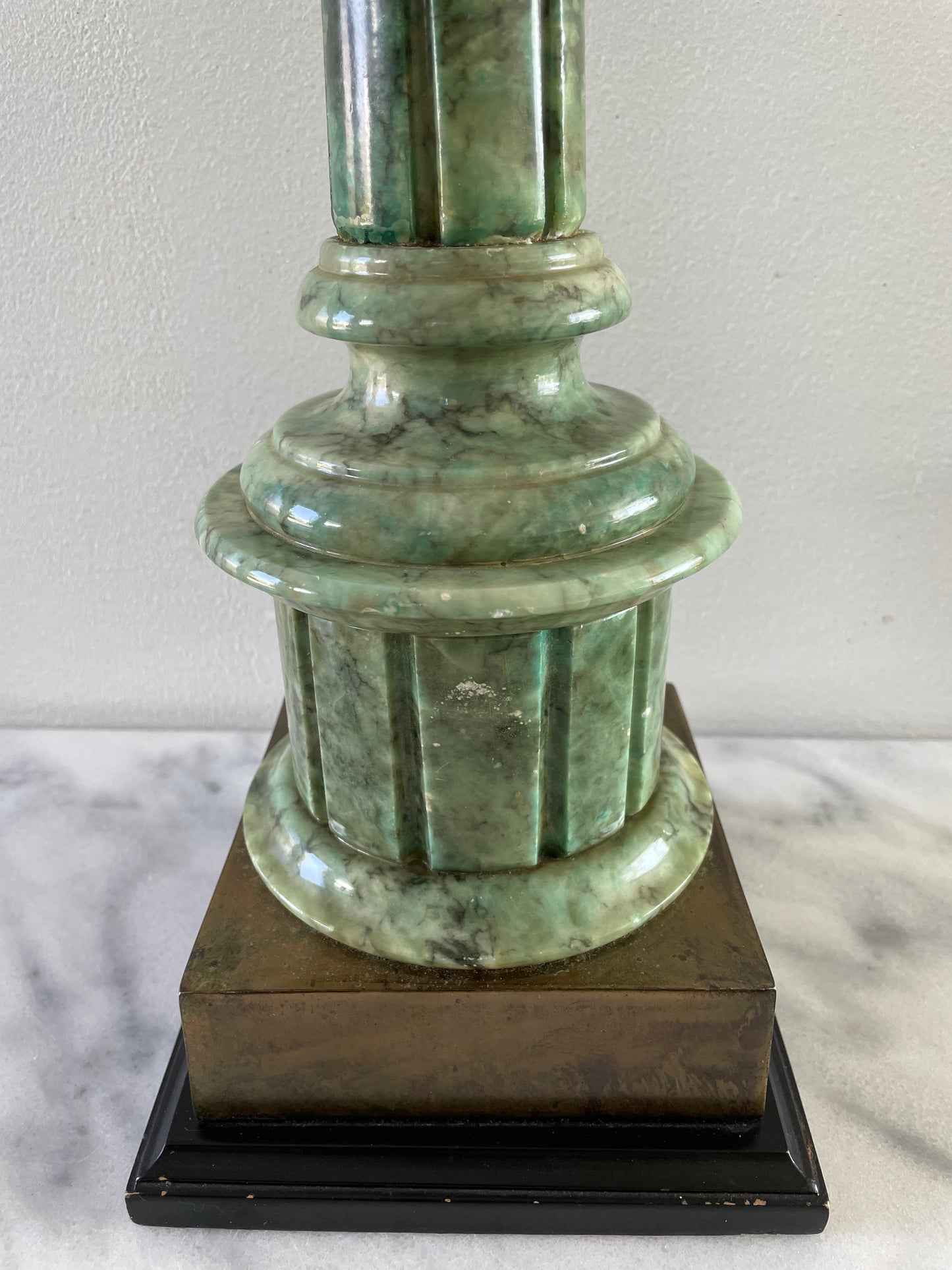 1940s Italian Neoclassic Green Alabaster and Brass Column Table Lamp