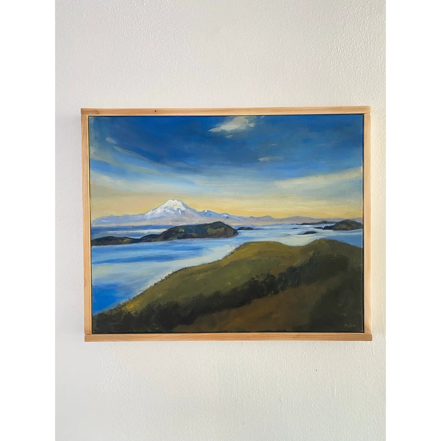 Original Pacific Northwest Landscape Painting – Mt. Rainier From Orcas Island by Francisco Peña
