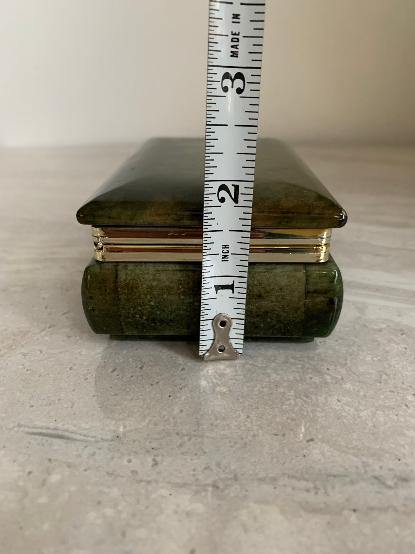 1970s Hand-Carved Italian Alabaster Box With Brass Accents