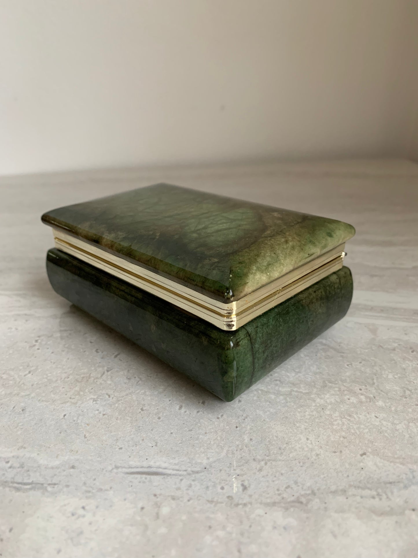 1970s Hand-Carved Italian Alabaster Box With Brass Accents