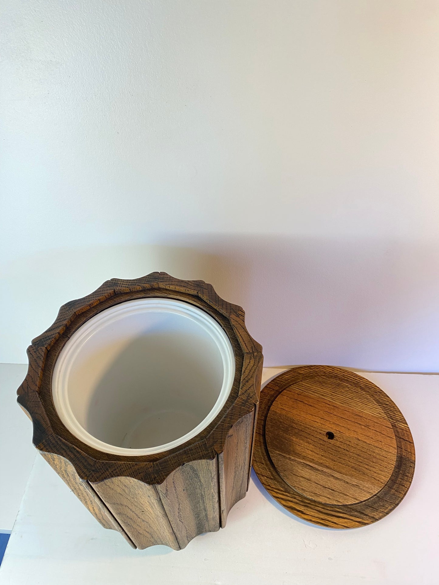 1970s Mid-Century Modern Oak Ice Bucket With Lid — Fluted Slat Barware