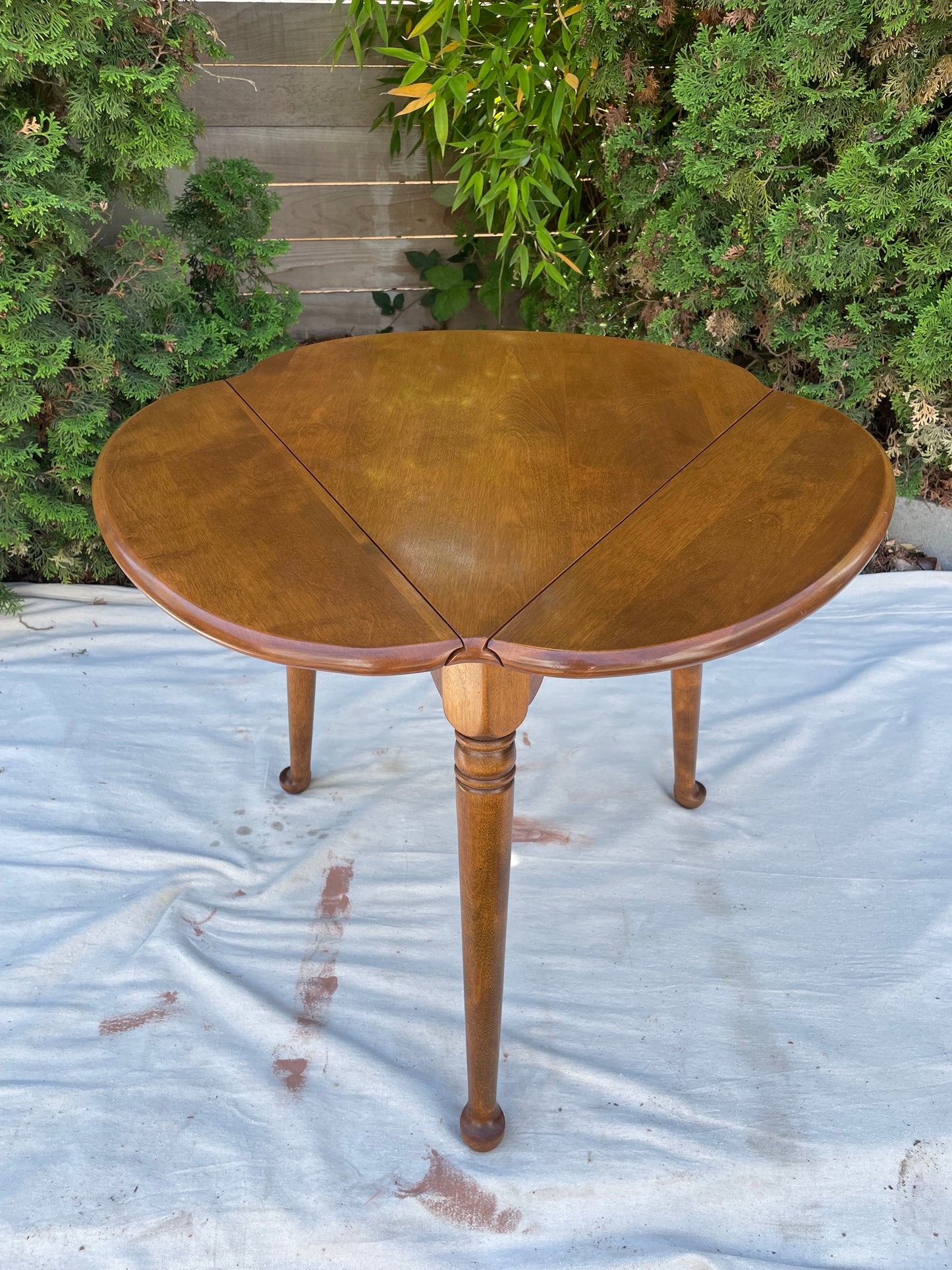 Ethan Allen Heirloom Nutmeg Maple Trefoil Drop Leaf Table, Model #0871