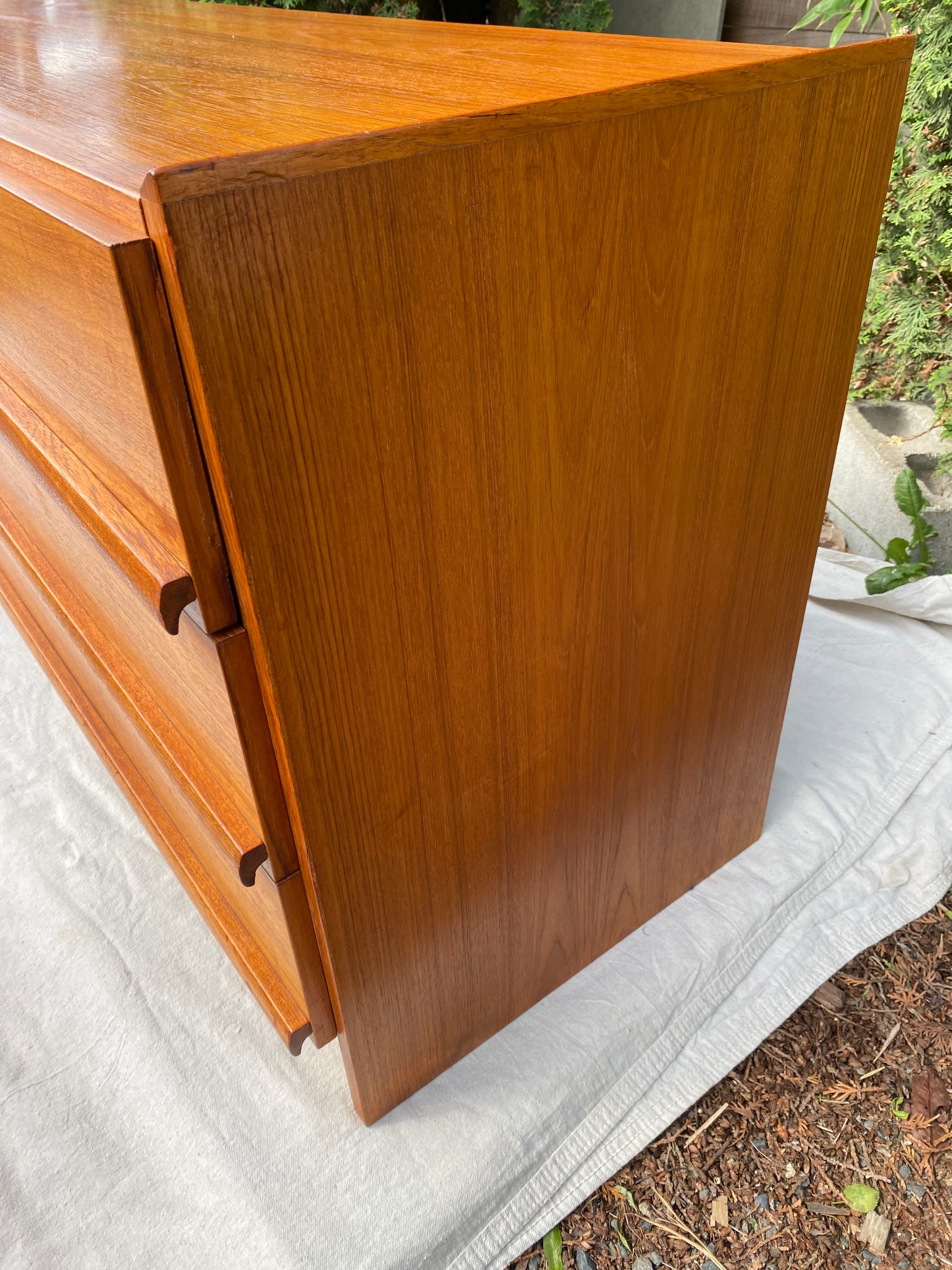 Mid-Century Modern Danish Teak 6-Drawer Dresser / Credenza