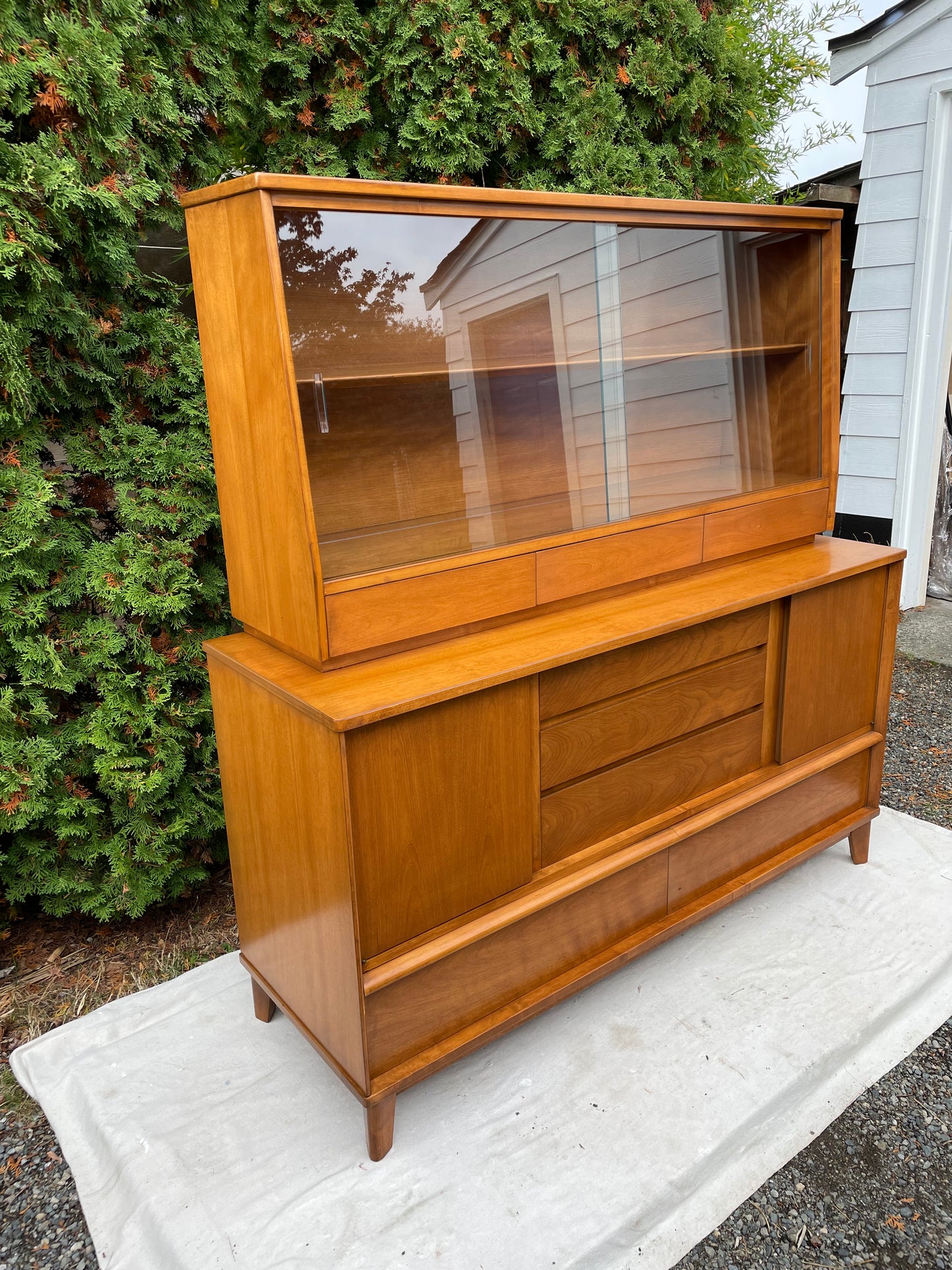 Mid-Century Modern Maple Wood Hutch in Honey With Sliding Glass Display