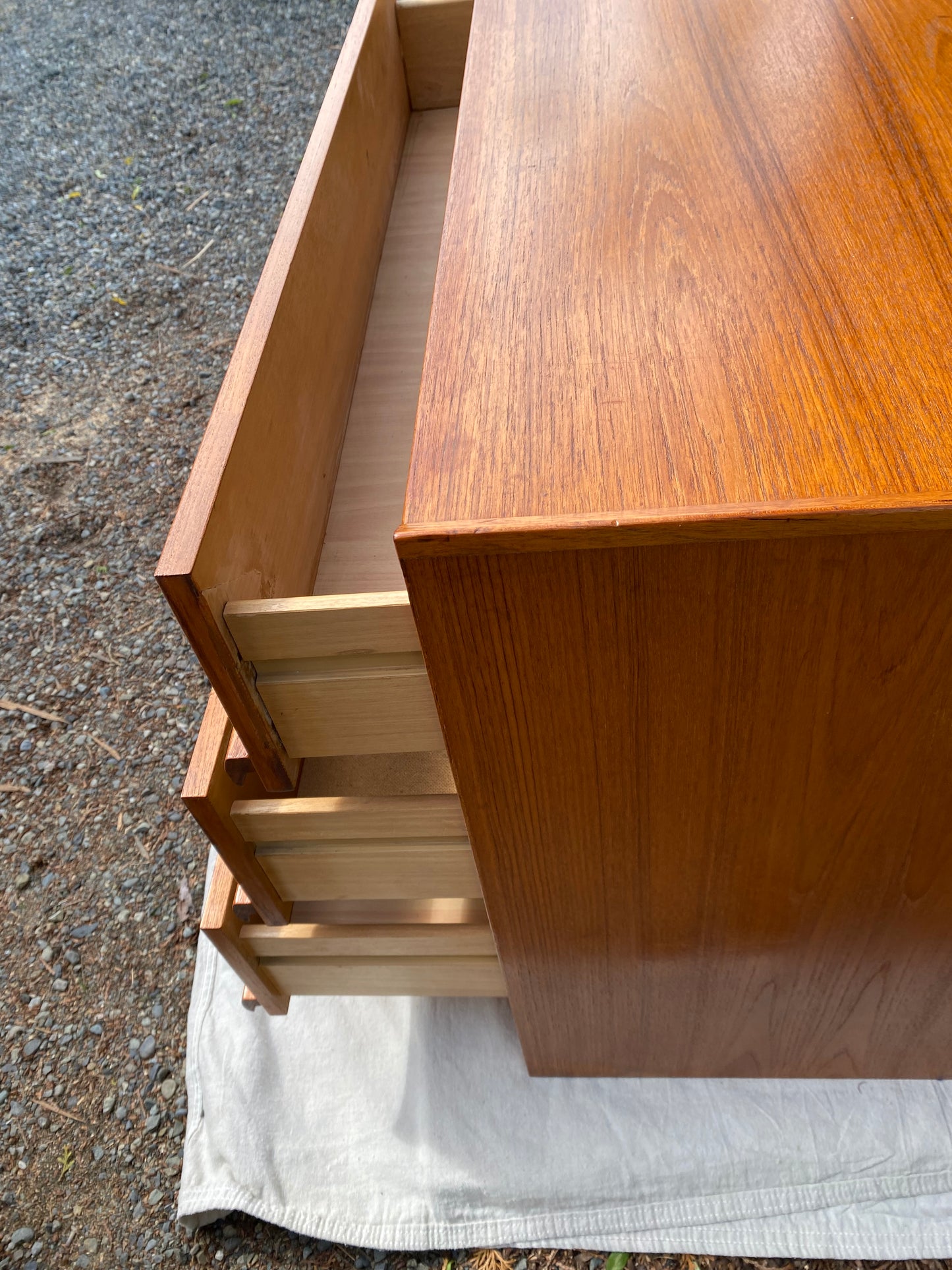 Mid-Century Modern Danish Teak 6-Drawer Dresser / Credenza