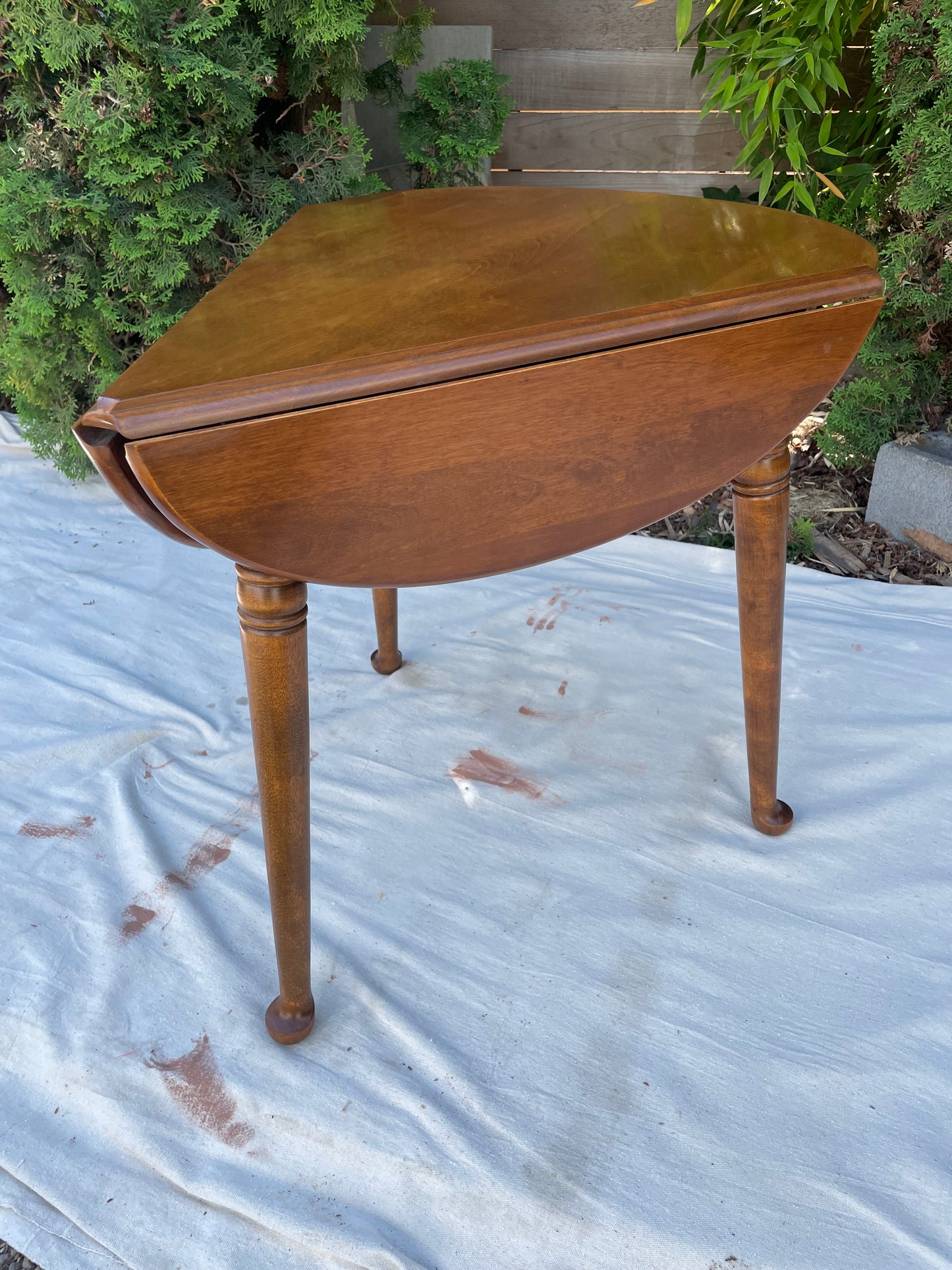 Ethan Allen Heirloom Nutmeg Maple Trefoil Drop Leaf Table, Model #0871