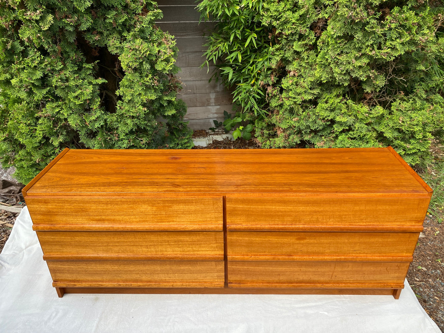 Mid-Century Modern Danish Teak 6-Drawer Dresser / Credenza