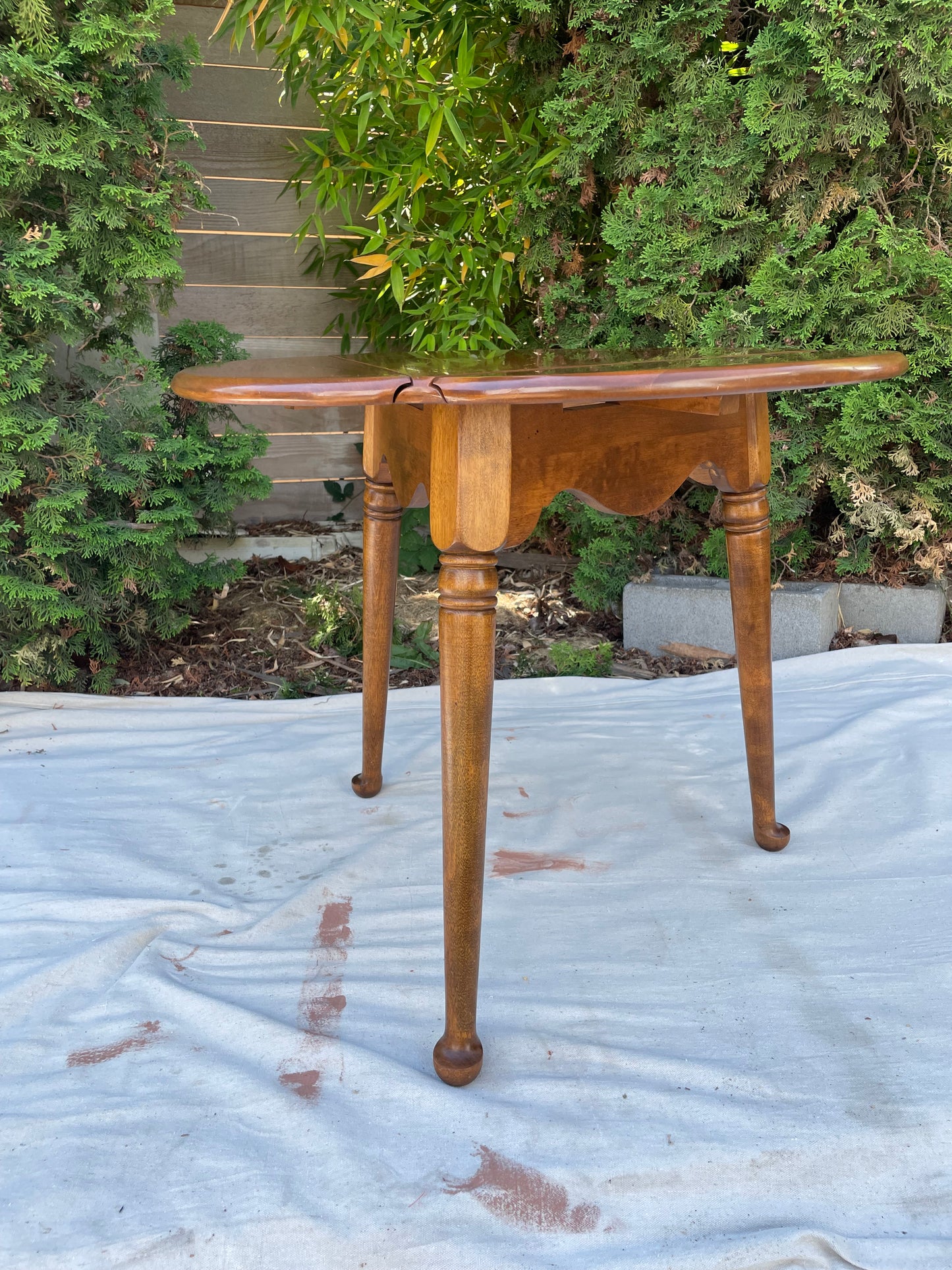 Ethan Allen Heirloom Nutmeg Maple Trefoil Drop Leaf Table, Model #0871