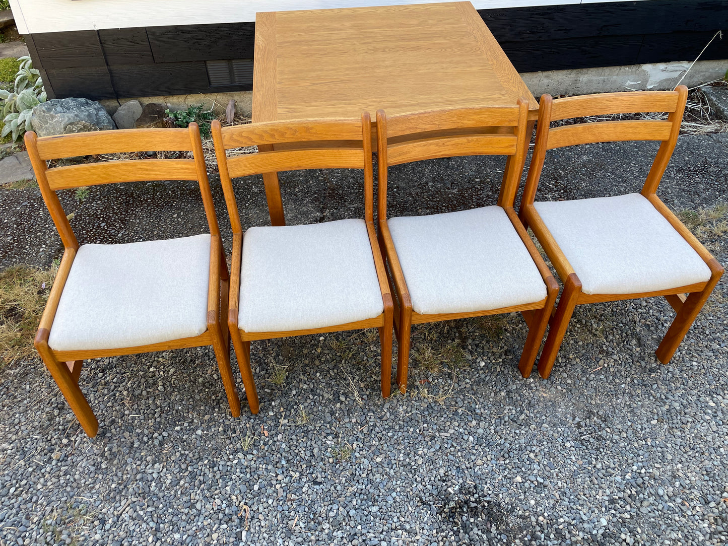 Late 20th Century Mid-Century Danish Modern Light Oak Expandable Dining Set of 5
