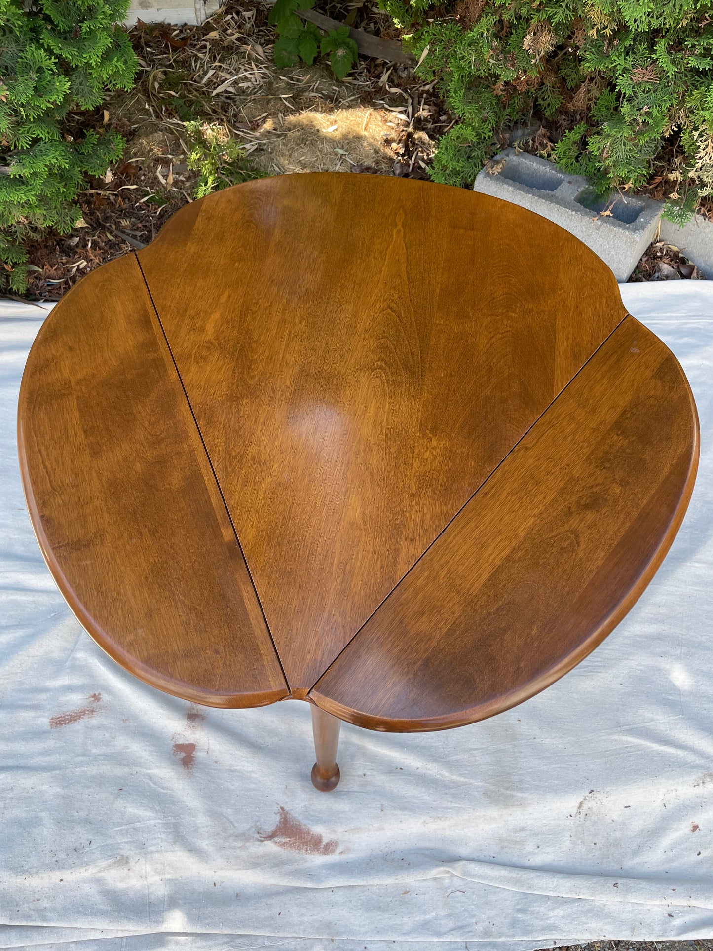 Ethan Allen Heirloom Nutmeg Maple Trefoil Drop Leaf Table, Model #0871