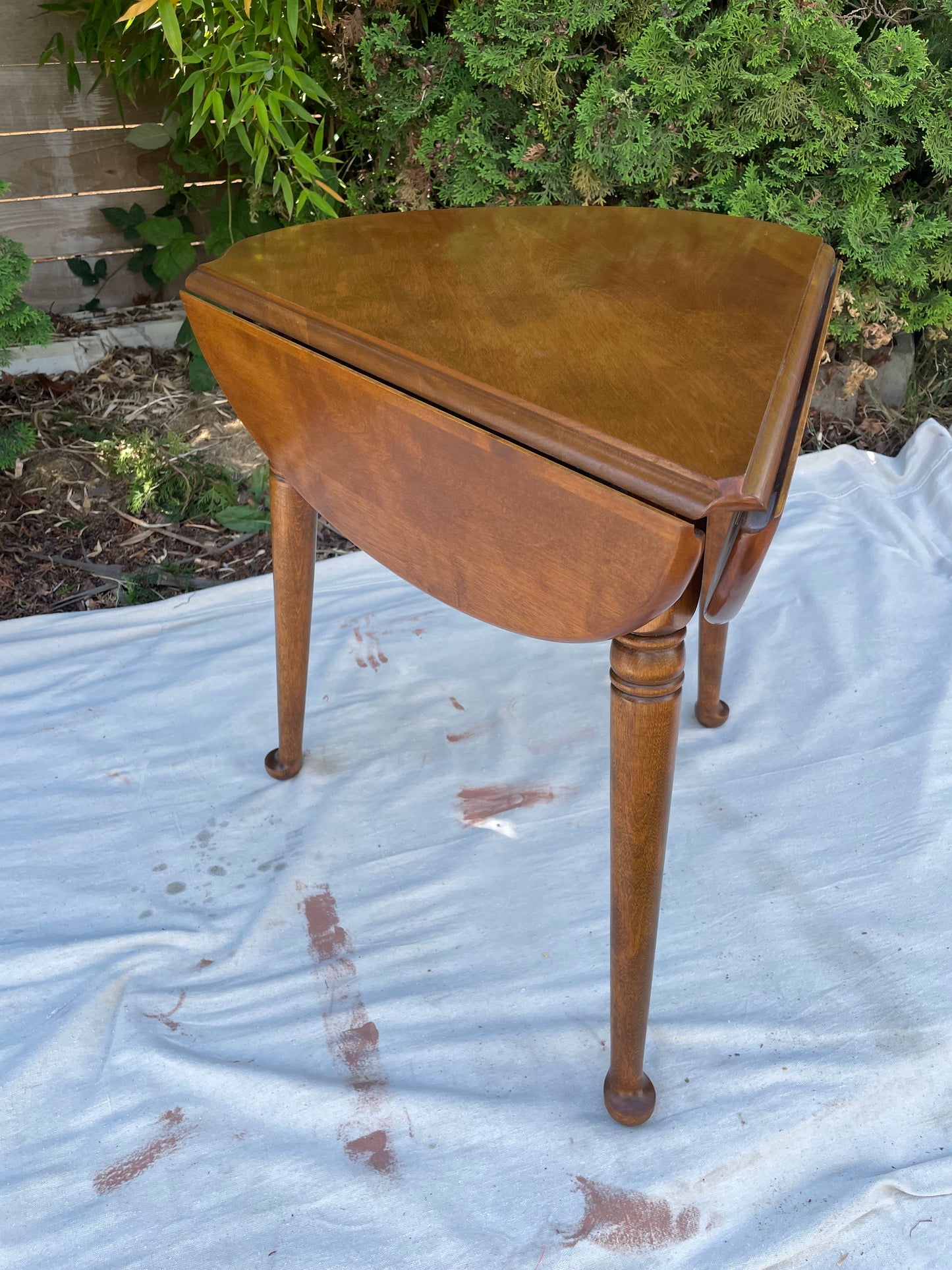 Ethan Allen Heirloom Nutmeg Maple Trefoil Drop Leaf Table, Model #0871