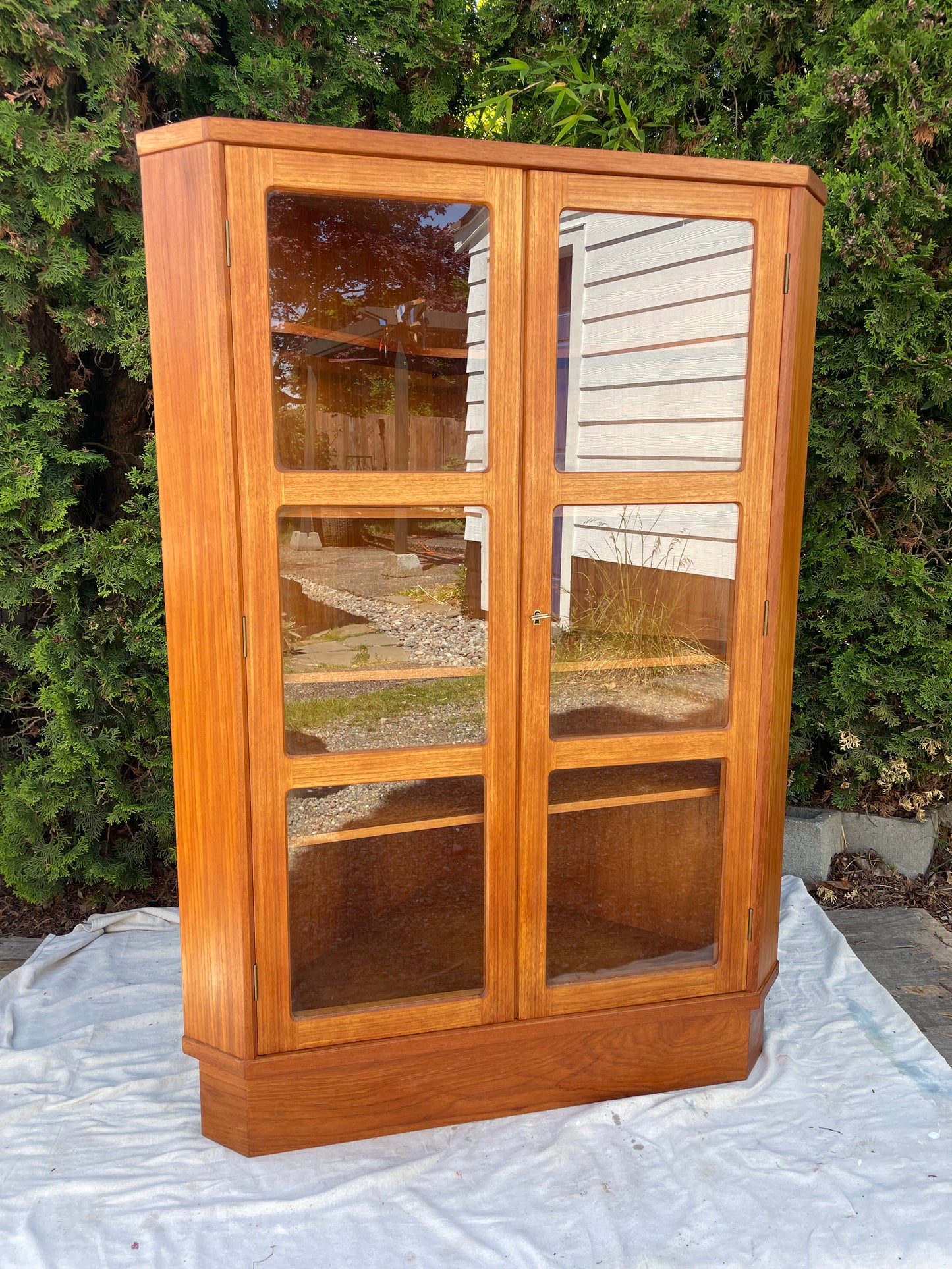 Arne Wahl Iversen for Vinde Mobelfabrik Danish Modern Teak Corner Display Cabinet Bar