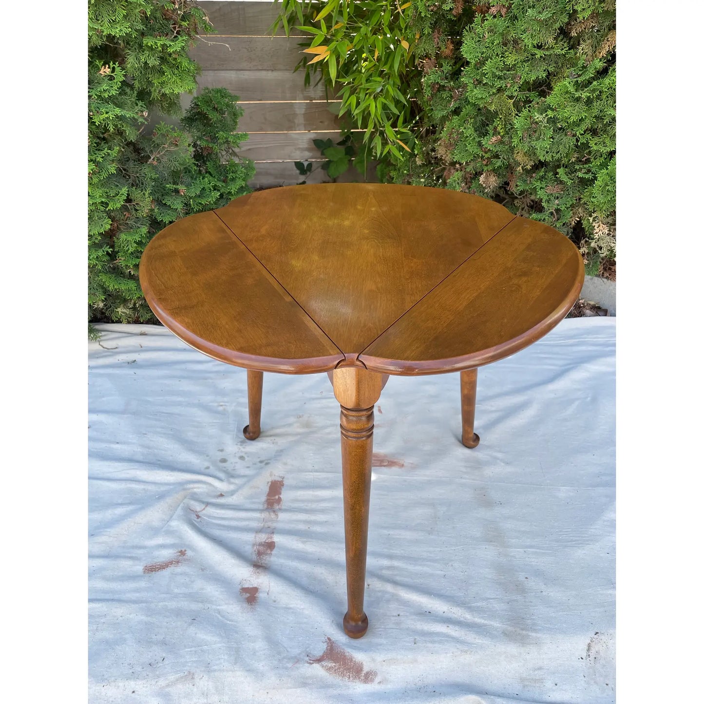 Ethan Allen Heirloom Nutmeg Maple Trefoil Drop Leaf Table, Model #0871